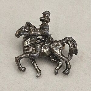 Vintage‎ Jousting Knight on Horse 1" Lapel Pin Silver Tone Medieval Heraldic